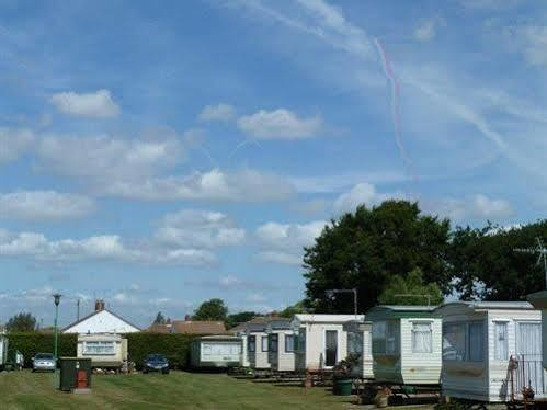 Copthorne Caravans Hotel Merston Exterior foto