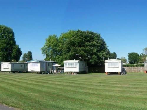 Copthorne Caravans Hotel Merston Exterior foto
